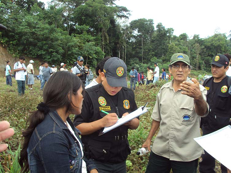 Policing action in the Tambopata Buffer Zone, Madre de Dios, 2009. Photograph by Y. Da Rod