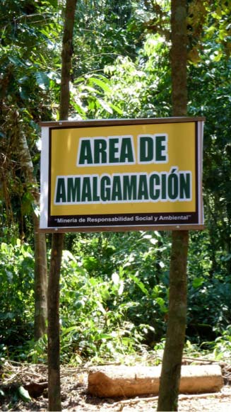 Safety measures taken by cooperative Apaylom, Madre de Dios, 2012. Photograph by L. Cremers.